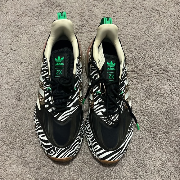 Grade School Adidas - Picture 2 of 2